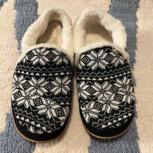 Toms indoor/outdoor Slippers size 7